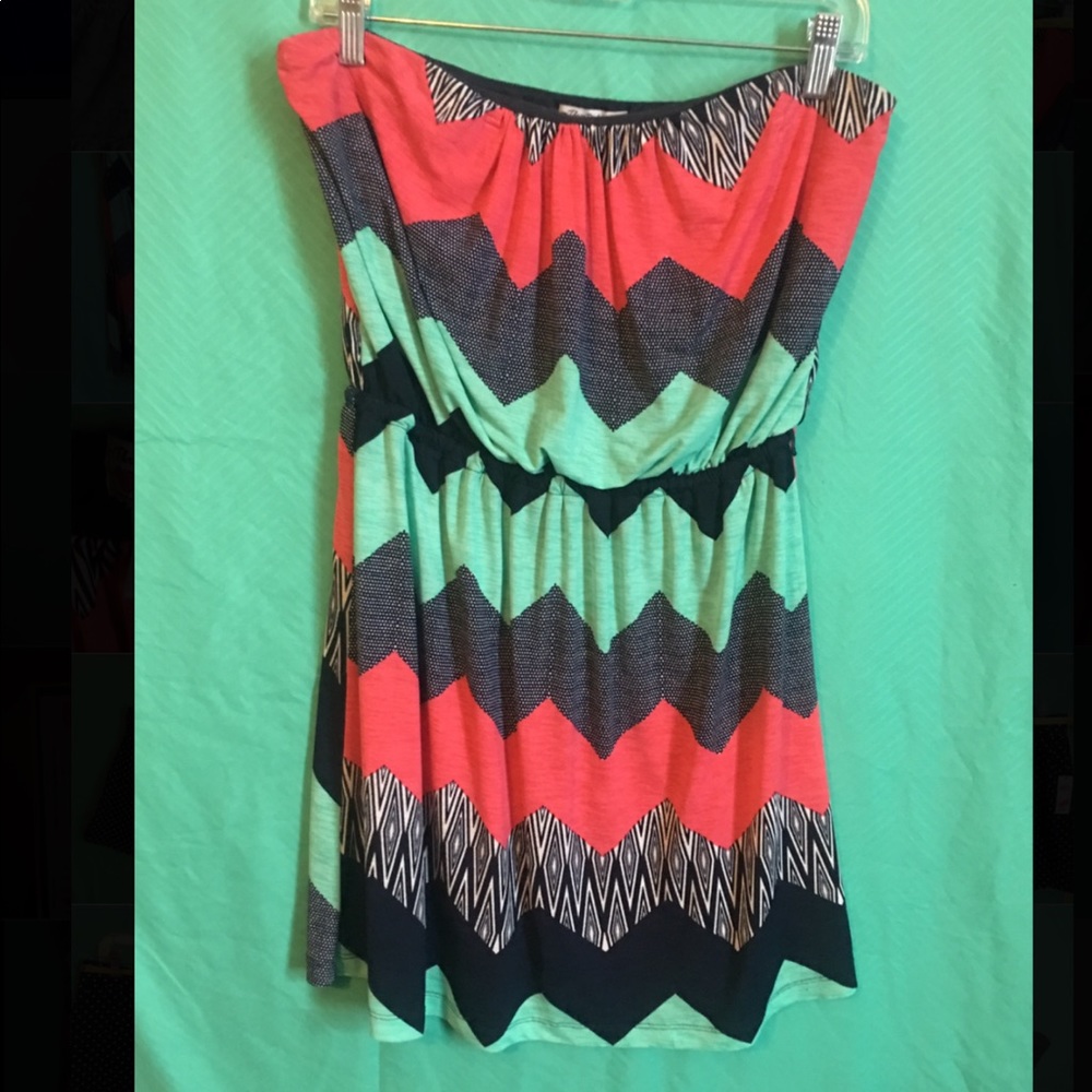 Adorable strapless tunic top perfect for summer!!